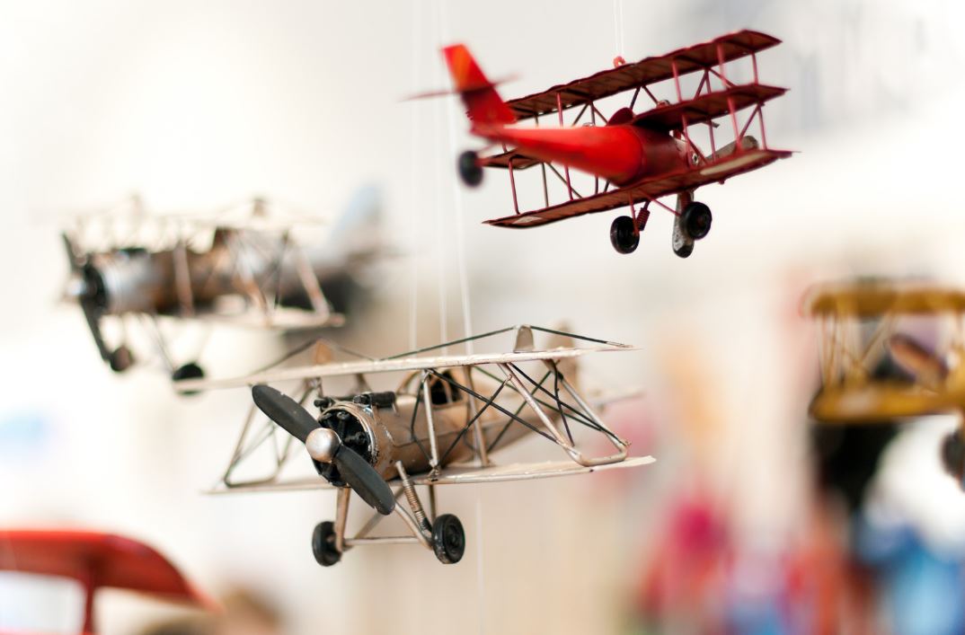 model planes hanging from a ceiling